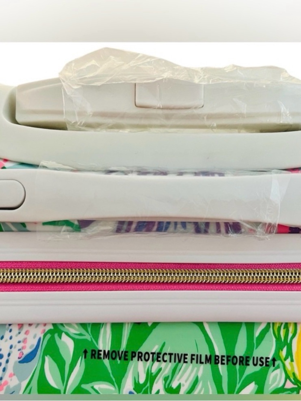 Lilly Pulitzer Bright Delight Patch Rolling Suitcase - Picture 6 of 7